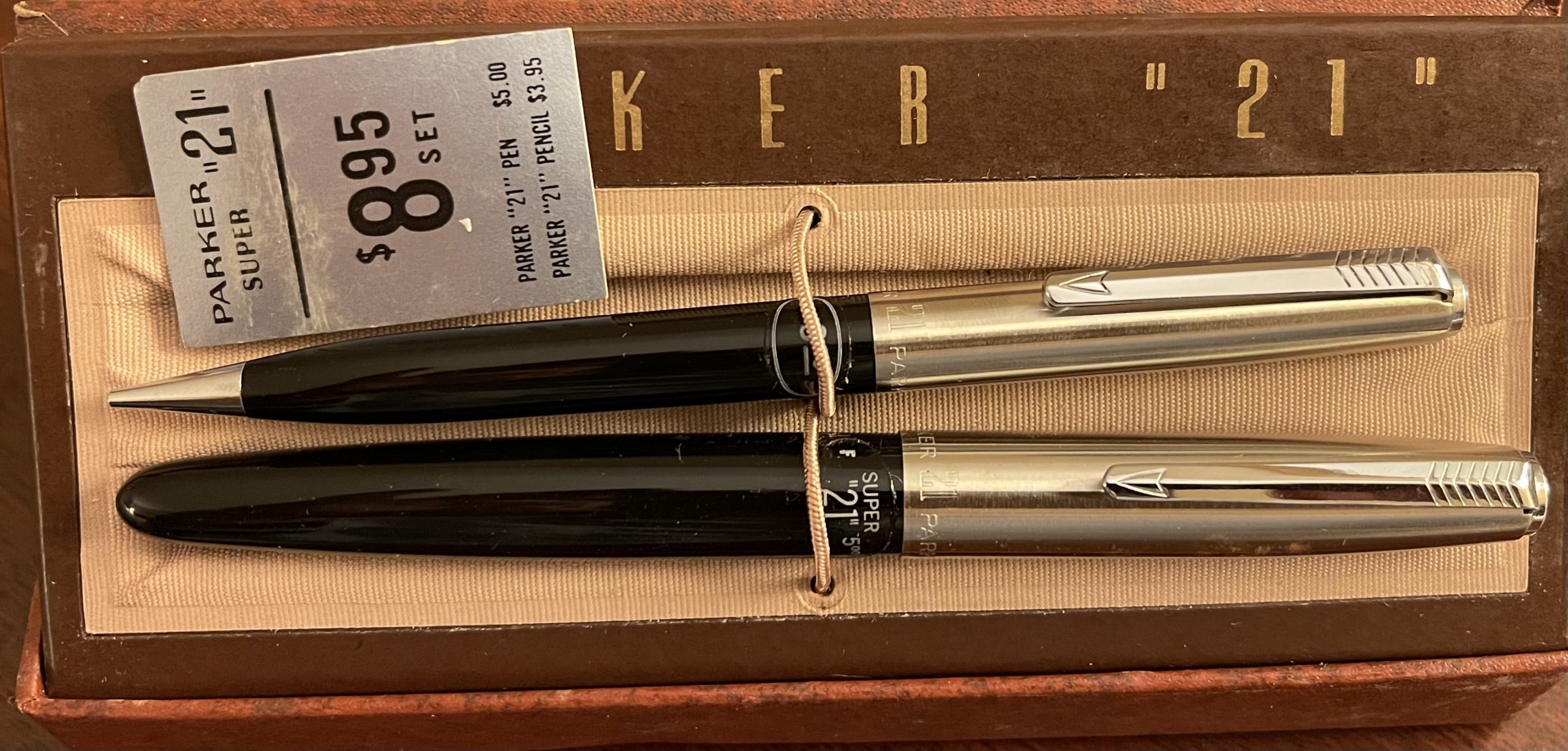 NEW IN STOCK * Parker 51 Vacumatic - Black - Sterling Silver - Restored And  Working